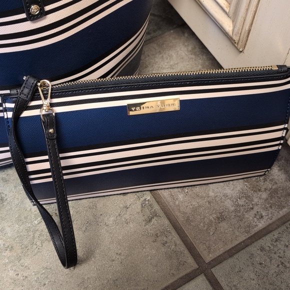 Trina Turk tote bag with hand purse - Picture 4 of 5